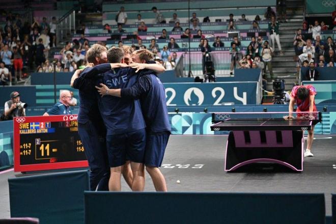 育界为之振 育界为之振